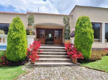 Casa de 3 habitaciones, Otavalo · Otavalo Sector Quichinche Vendo Hermosa Residencia de Uba Sola Planta (Complejo Privado)