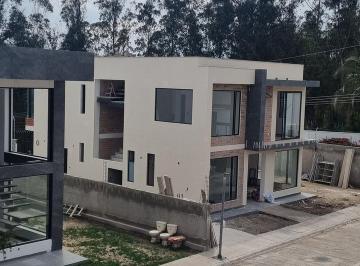 Casa · 306m² · 4 Habitaciones · 3 Estacionamientos · Venta Casa, Estrenar, no Adosada, 4 Hab, Terreno 400 M²,sector Nayon Tanda