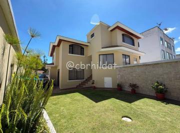 Casa de 3 habitaciones, Quito · H/ Urb. El Condado, Casa Independiente en Venta 230.000usd