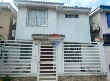 Casa · 120m² · 3 Habitaciones · 1 Estacionamiento · Casa Venta Mucho Lote 2, Urb. Victoria del Rio