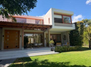 Casa de 4 habitaciones, Quito · Casa en Alquiler, Amoblada, Piscina, 4 Dorm., Estudio
