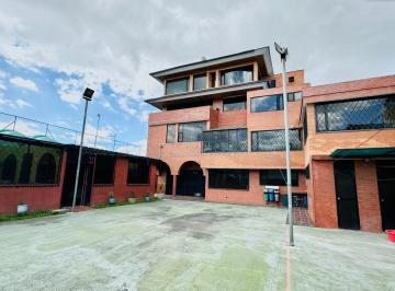 Casa · 700m² · 5 Habitaciones · 2 Estacionamientos · Casa en Renta Monteserrin