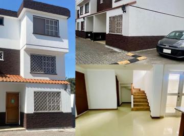 Casa de 3 habitaciones, Quito · Casa de 138 m² con 3 Dorm. y 3 Parqueaderos en Venta en Sangolquí