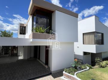 Casa de 4 habitaciones, Quito · Casa Grande Remodelada Miravalle Cumbaya