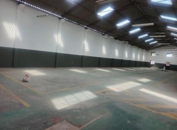 Bodega-Galpón · 1000m² · 6 Estacionamientos · Bodega Industrial en Renta en Izamba, Ambato