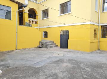 Casa · 431m² · 7 Habitaciones · 1 Estacionamiento · Venta Casa Rentera en Chimbacalle, 431 m²