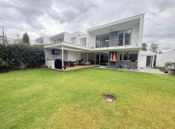 Casa · 257m² · 3 Habitaciones · 2 Estacionamientos · Casa Venta Conjunto Plaza del Rancho