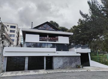 Casa · 950m² · 5 Habitaciones · 4 Estacionamientos · Casa Independiente en Venta con Sauna, Hidromasaje, Discoteca, Altillo Sector Brasil