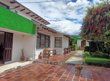 Casa · 500m² · 12 Habitaciones · 6 Estacionamientos · Conocoto 2 Casas de Una Planta en Venta Cerca Av Ilalo Ideal Para Geriátrico, Escuela