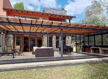 Casa · 575m² · 5 Habitaciones · 7 Estacionamientos · Casa de un Planta en Venta en El Club Los Chillos Valle de Los Chillos