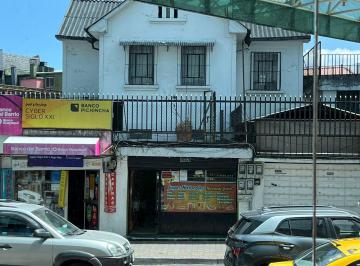 Casa · 447m² · 3 Habitaciones · Casa con Suite y 4 Locales Comerciales en Venta Sector La Mariscal