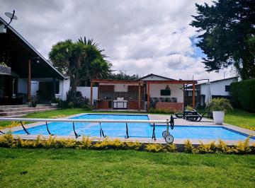 Casa · 534m² · 6 Habitaciones · 6 Estacionamientos · Puembo Casa con Piscina en Venta Dentro de Urbanización