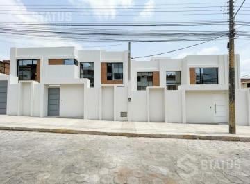 Casa · 150m² · 3 Habitaciones · 2 Estacionamientos · Venta de Casa Independiente por Estrenar con Acceso Inmediato a La Antigua Vía a Conocoto