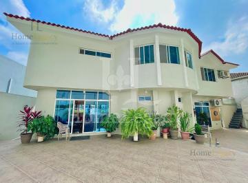 Casa · 434m² · 4 Habitaciones · 2 Estacionamientos · Venta de Casa Familiar en Ceibos con Patio, Bbq y 4 Dorm. Ae
