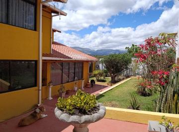Casa de 6 habitaciones, Quito · Tumbaco, Ideal Para Familia, Empresa, Negocio, Propiedad Independiente en Venta: Casa y Suite