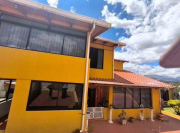 Casa de 6 habitaciones, Quito · Tumbaco, Espectacular Casa Independiente y Suite en Venta, Ideal Para Familia, Empresa, Negocio
