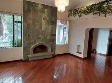 Casa de 4 habitaciones, Quito · Casa Rentera de Lujo Urbanización El Condado 2 en 1