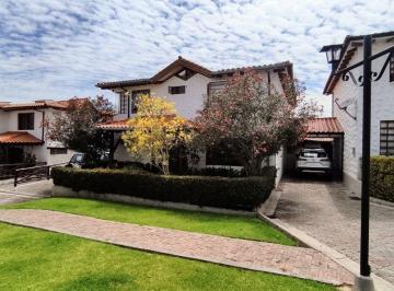 Casa de 4 habitaciones, Quito · En Venta Preciosa Casa No Adosada a Pocas Cuadras del Ventura Mall