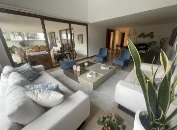 Departamento · 196m² · 3 Habitaciones · 2 Estacionamientos · Venta Amplio Departamento en Pb con Jardin San Juan Alto Cumbaya Site Center