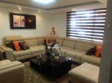 Casa · 200m² · 4 Habitaciones · 4 Estacionamientos · Venta Casa 200 m², Sector El Batán, a 1 Cuadra de Av Gaspar de Villarroel y Shyris, Quito