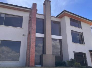 Casa · 600m² · 4 Habitaciones · 3 Estacionamientos · Casa de Lujo en Venta | Urbanización Vista Grande | 600 m² de Terreno | Vista Privilegiada