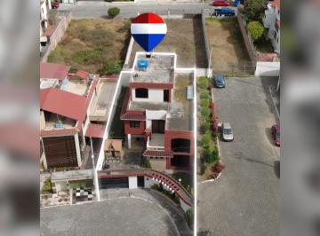 Casa de 3 habitaciones, Ambato · Casa de Lujo en Venta, Urbanización La Victoria, Norte de Ambato.