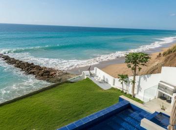 Casa de 4 habitaciones, Manta · Exclusiva Casa Frente Al Mar de Venta en Marinablue Manta! Vista! Piscina!