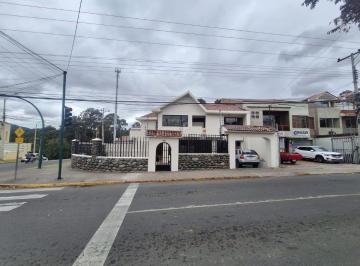 Casa de 5 habitaciones, Cuenca · Casa Comercial en Renta Esquina Estratégica Av 10 de Agosto