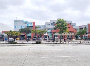 Oficina comercial · 210ha · 2 Estacionamientos · Alquiler de Oficina, Seguridad 24/7, Alborada 8