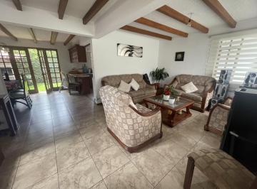 Casa · 174m² · 4 Habitaciones · 1 Estacionamiento · Venta Casa Conjunto Mirasierra Los Chillos