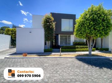 Casa de 3 habitaciones, Quito · Venta de Hermosa Casa en Nayon en Conjunto Privado