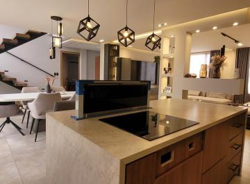 Casa · 200m² · 2 Habitaciones · 2 Estacionamientos · Venta Casa Conjunto Privado Conocoto Opcion Amoblada