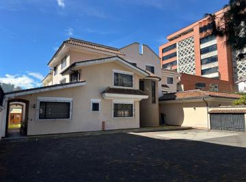 Edificio-Hotel-Fabrica de 1 habitación, Quito · Vendo Hotel de 2500 m en La Foresta, Quito