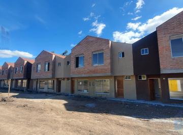 Casa · 84m² · 3 Habitaciones · 2 Estacionamientos · Casa Nueva a Estrenar en El Valle de Los Chillos Sector El Tingo Apta Crédito Miti - Miti