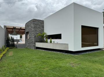 Casa · 689m² · 5 Habitaciones · 2 Estacionamientos · Pillagua - Casa en Renta - Cumbaya