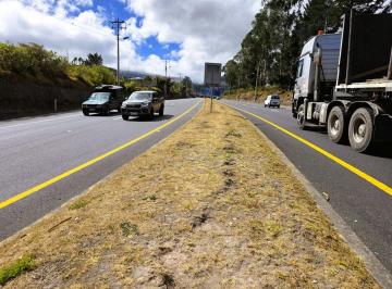 Terreno / Lote , Quito · Terreno Esquinero en Venta Sobre La E35 – Itulcachi | 5.490 m² |