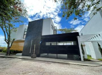 Casa · 434m² · 4 Habitaciones · 2 Estacionamientos · Hermosa Casa Autosustentable con Sistema Fotovoltaico