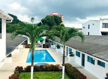 Casa · 95m² · 3 Habitaciones · 1 Estacionamiento · 62 Mil Venta Casa Amoblada en Playa Tonsupa Conjunto con Piscina y Más