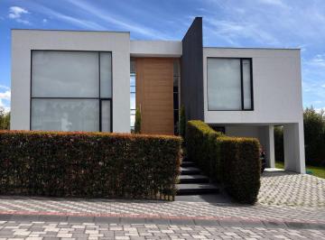 Casa de 3 habitaciones, Quito · Casa en Urbanización de Arriendo en Puembo