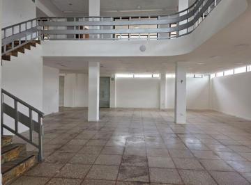 Local comercial , Cuenca · Arriendo Edificio Comercial en Av España con Gran Patio y Parqueaderos