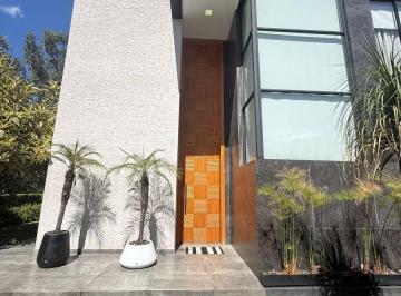 Casa de 3 habitaciones, Quito · Casa Moderna con 3 Habitaciones y Estudio, Amplia, Excelente Ubicación en Yanazarapata