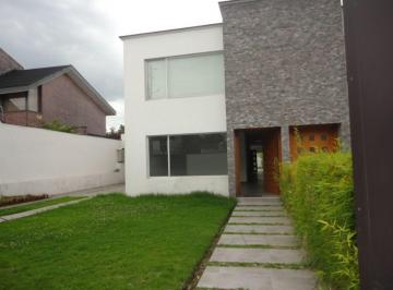 Casa de 3 habitaciones, Quito · Linda y Amplia Casa Ubicada en El Corazón de Cumbaya