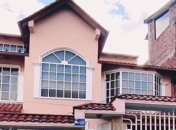 Casa de 5 habitaciones, Ambato · Ficoa Hermosa Propiedad