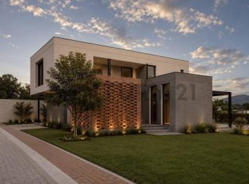 Casa · 270m² · 3 Habitaciones · 2 Estacionamientos · Rento Casa en Urbanizacion Puembo por Estrenar