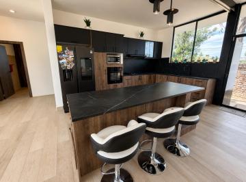 Casa de 4 habitaciones, Quito · Rento Propiedad Para Vivienda, Empresas o Actividades Comerciales E Industriales Pifo/el Inga