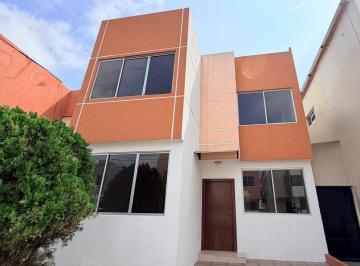 Casa · 134m² · 3 Habitaciones · 1 Estacionamiento · Alquilo Casa en Urb. Castilla (Lililo)