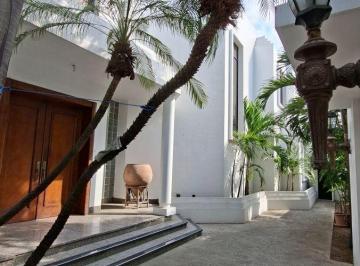 Casa de 5 habitaciones, Guayaquil · Casa de 700 m² con 5 Ambientes Privados en Venta en Urdesa