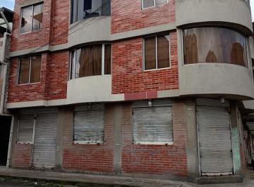 Casa de 6 habitaciones, Quito · Casa Rentera en Venta con Local Comercial
