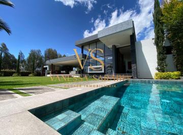 Casa de 5 habitaciones, Quito · Venta Exclusiva Casa en San Juan de Cumbaya, Quito – Ecuador