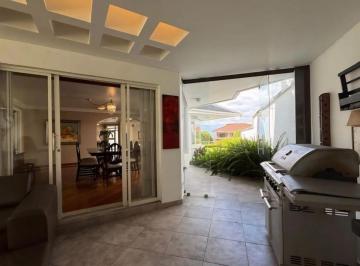 Casa de 3 habitaciones, Quito · Casa en Venta, Cumbayá
